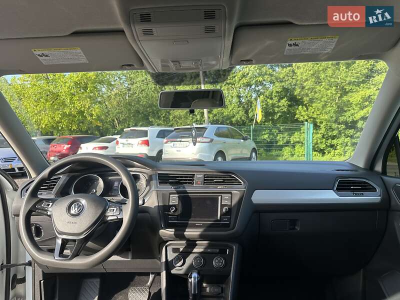 Внедорожник / Кроссовер Volkswagen Tiguan 2017 в Хмельницком