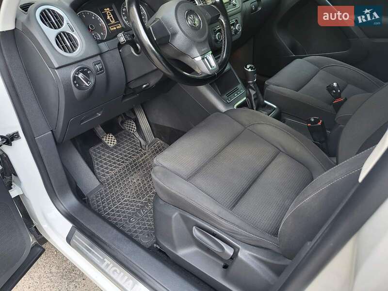 Позашляховик / Кросовер Volkswagen Tiguan 2010 в Хмільнику