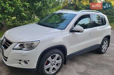 Внедорожник / Кроссовер Volkswagen Tiguan 2010 в Хмельнике
