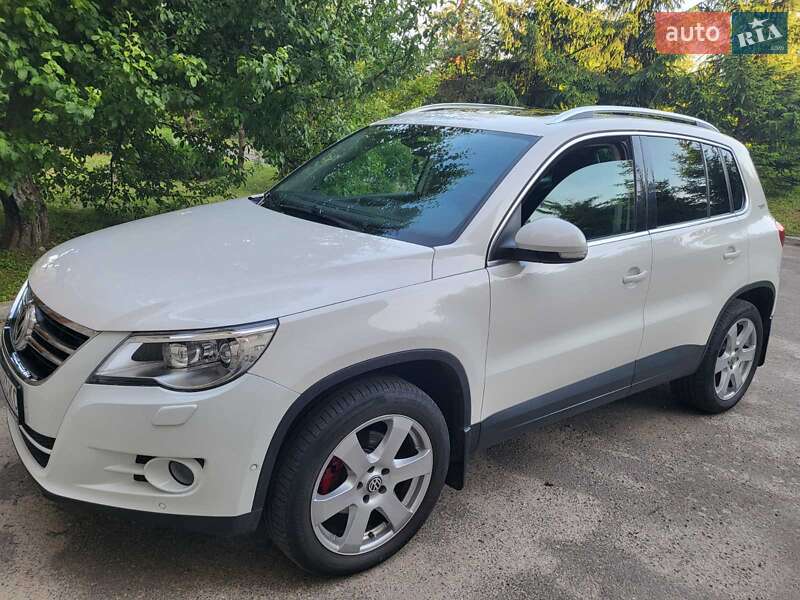 Позашляховик / Кросовер Volkswagen Tiguan 2010 в Хмільнику