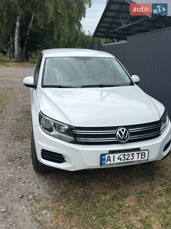 Внедорожник / Кроссовер Volkswagen Tiguan 2017 в 