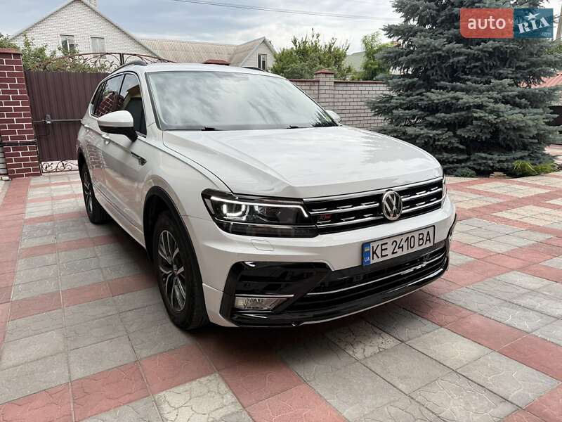 Внедорожник / Кроссовер Volkswagen Tiguan 2019 в 