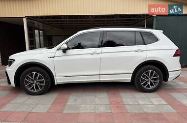 Внедорожник / Кроссовер Volkswagen Tiguan 2019 в 