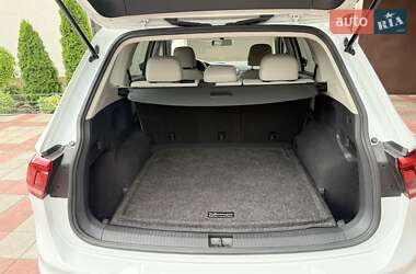 Внедорожник / Кроссовер Volkswagen Tiguan 2019 в 