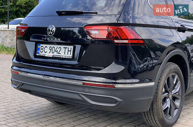 Позашляховик / Кросовер Volkswagen Tiguan 2022 в 