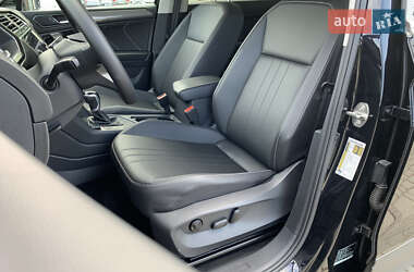 Позашляховик / Кросовер Volkswagen Tiguan 2022 в 
