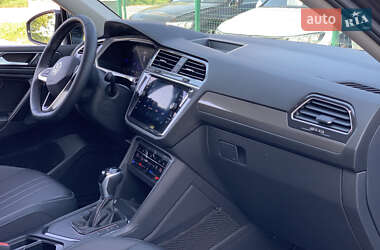 Позашляховик / Кросовер Volkswagen Tiguan 2022 в 