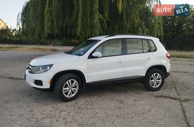 Позашляховик / Кросовер Volkswagen Tiguan 2015 в 