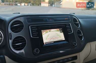 Позашляховик / Кросовер Volkswagen Tiguan 2015 в 