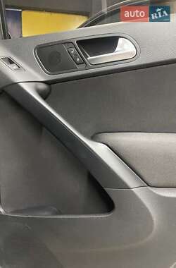 Внедорожник / Кроссовер Volkswagen Tiguan 2015 в 