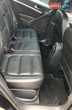Внедорожник / Кроссовер Volkswagen Tiguan 2015 в 