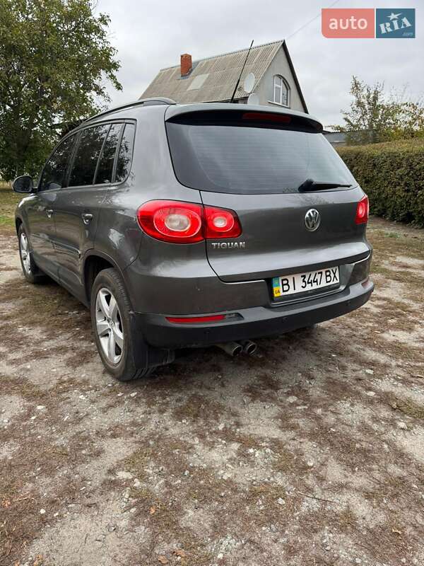 Внедорожник / Кроссовер Volkswagen Tiguan 2011 в Полтаве