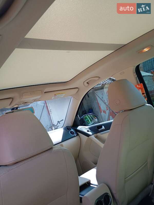 Внедорожник / Кроссовер Volkswagen Tiguan 2016 в Казатине