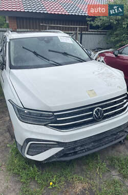 Внедорожник / Кроссовер Volkswagen Tiguan 2021 в Львове