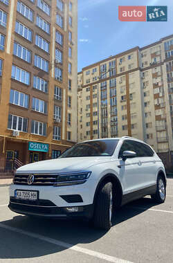 Внедорожник / Кроссовер Volkswagen Tiguan 2017 в Киеве