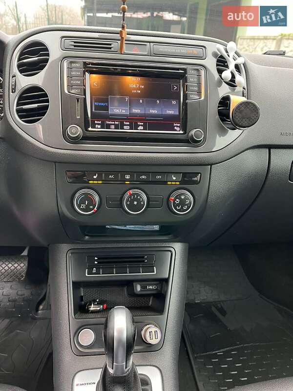 Внедорожник / Кроссовер Volkswagen Tiguan 2016 в Комарному