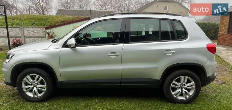 Внедорожник / Кроссовер Volkswagen Tiguan 2016 в Комарному