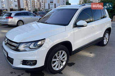 Позашляховик / Кросовер Volkswagen Tiguan 2016 в Києві