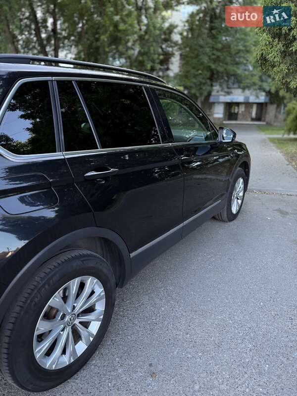 Внедорожник / Кроссовер Volkswagen Tiguan 2017 в Львове