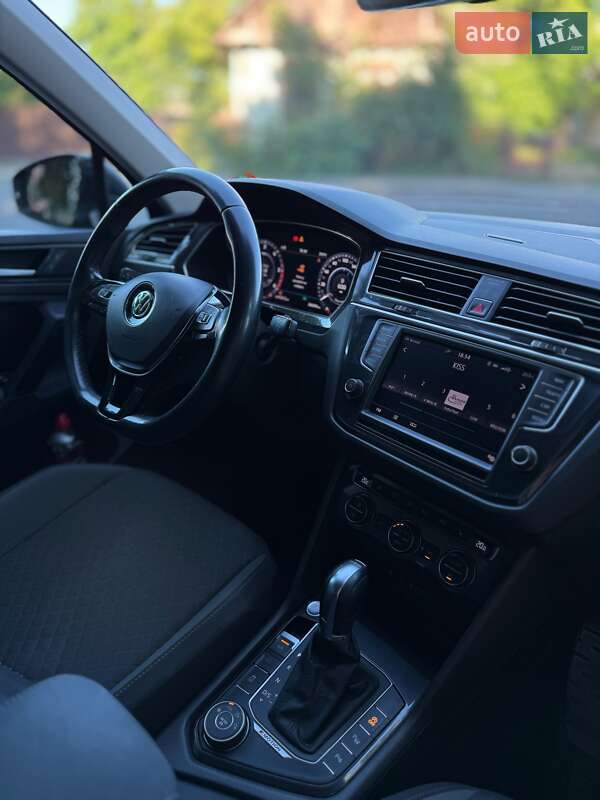 Внедорожник / Кроссовер Volkswagen Tiguan 2017 в Львове