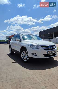 Внедорожник / Кроссовер Volkswagen Tiguan 2010 в Карловке