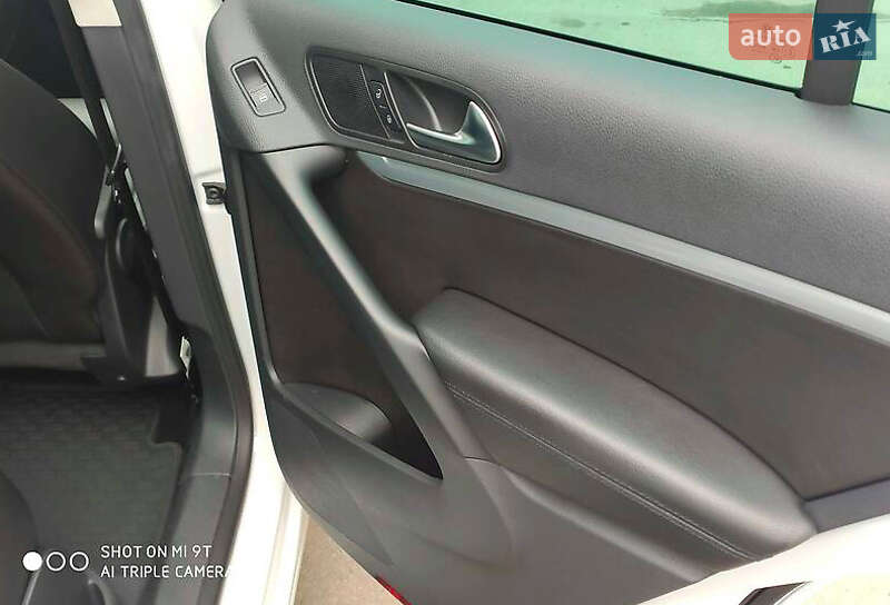 Внедорожник / Кроссовер Volkswagen Tiguan 2015 в Харькове