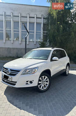 Позашляховик / Кросовер Volkswagen Tiguan 2011 в Тячеві