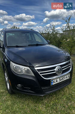 Позашляховик / Кросовер Volkswagen Tiguan 2010 в Києві