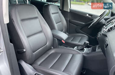 Внедорожник / Кроссовер Volkswagen Tiguan 2015 в 