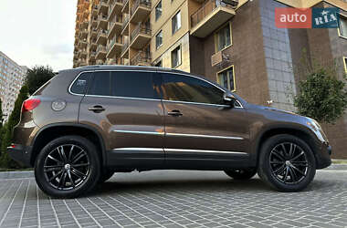 Позашляховик / Кросовер Volkswagen Tiguan 2015 в Києві