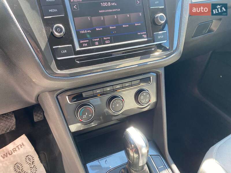 Внедорожник / Кроссовер Volkswagen Tiguan 2017 в Львове