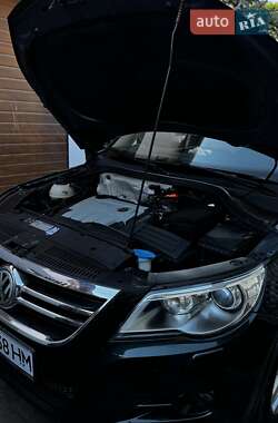 Позашляховик / Кросовер Volkswagen Tiguan 2010 в 