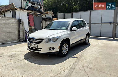 Позашляховик / Кросовер Volkswagen Tiguan 2010 в Харкові