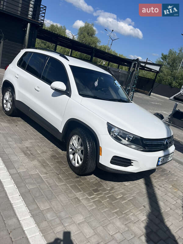 Внедорожник / Кроссовер Volkswagen Tiguan 2017 в Звягеле