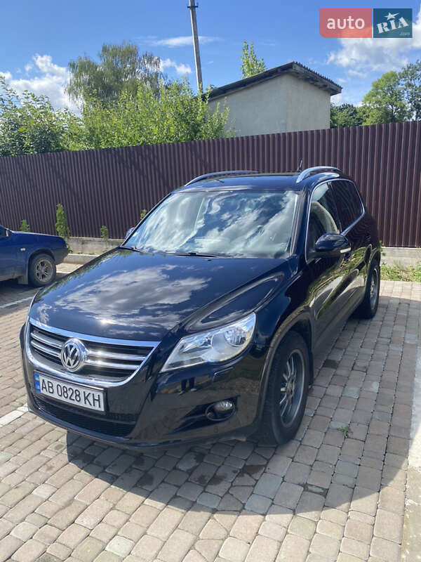 Внедорожник / Кроссовер Volkswagen Tiguan 2011 в Черновцах