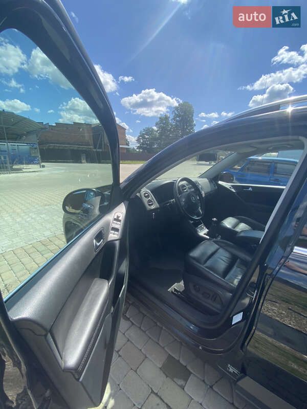 Внедорожник / Кроссовер Volkswagen Tiguan 2011 в Черновцах