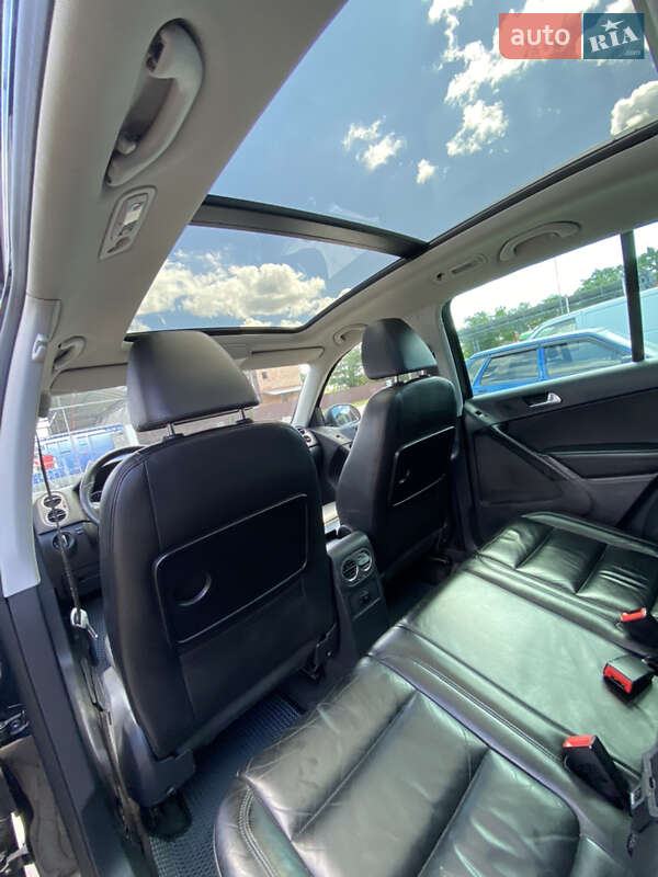 Внедорожник / Кроссовер Volkswagen Tiguan 2011 в Черновцах