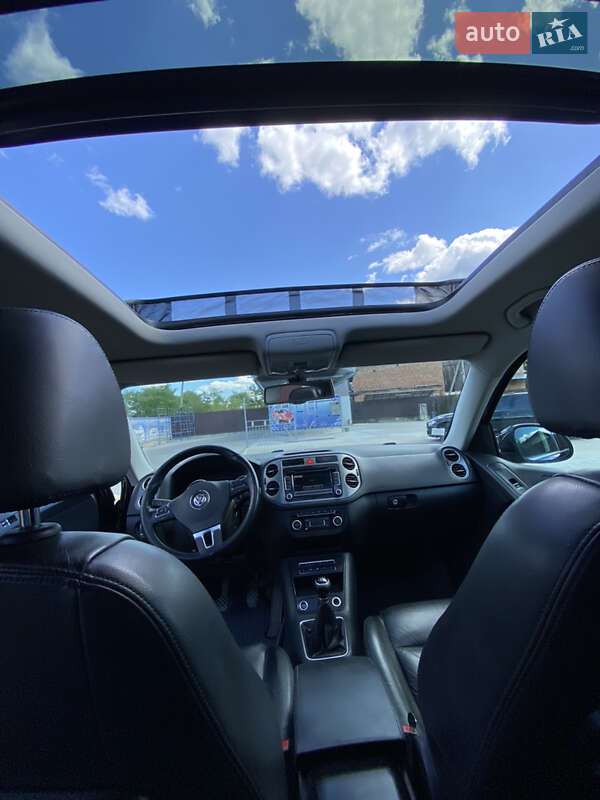 Внедорожник / Кроссовер Volkswagen Tiguan 2011 в Черновцах