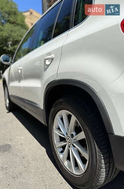 Внедорожник / Кроссовер Volkswagen Tiguan 2012 в 