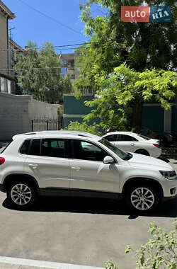 Внедорожник / Кроссовер Volkswagen Tiguan 2012 в 