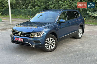 Внедорожник / Кроссовер Volkswagen Tiguan 2017 в Хмельницком