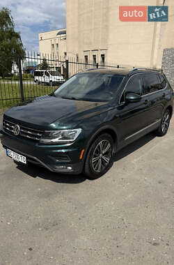 Позашляховик / Кросовер Volkswagen Tiguan 2017 в Львові