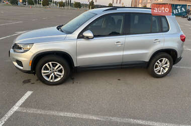 Позашляховик / Кросовер Volkswagen Tiguan 2016 в 