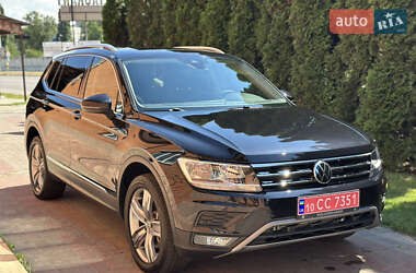 Внедорожник / Кроссовер Volkswagen Tiguan 2021 в Киеве