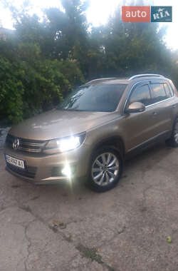 Внедорожник / Кроссовер Volkswagen Tiguan 2011 в Днепре