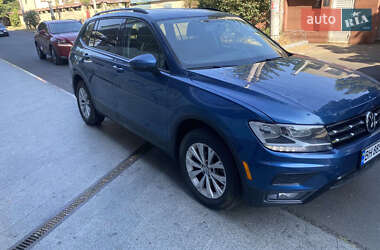 Позашляховик / Кросовер Volkswagen Tiguan 2017 в Одесі