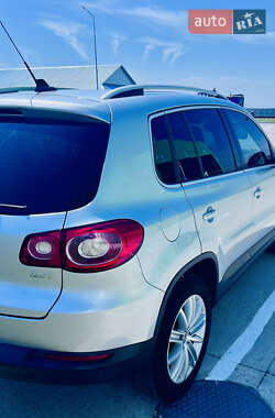 Внедорожник / Кроссовер Volkswagen Tiguan 2011 в 
