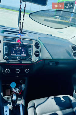 Внедорожник / Кроссовер Volkswagen Tiguan 2011 в 
