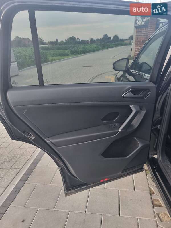 Внедорожник / Кроссовер Volkswagen Tiguan 2017 в Львове