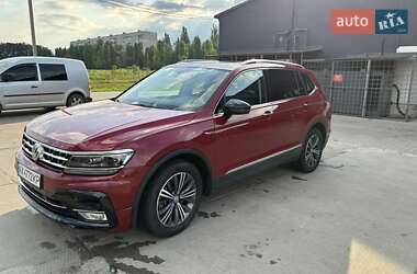 Внедорожник / Кроссовер Volkswagen Tiguan 2017 в Первомайске